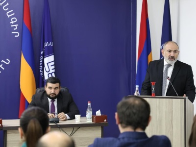 Пашинян провел заседание правящей партии