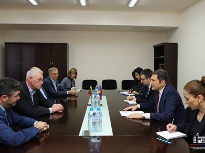 ԱԳ փոխնախարարը Ռայմունդաս Լոպատայի գլխավորած պատվիրակության հետ քննարկել է ՀՀ շուրջ անվտանգային իրավիճակը