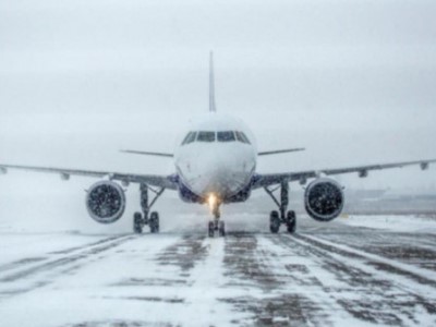 Мюнхенские аэропорты и вокзалы отменили сотни рейсов из-за сильного снегопада