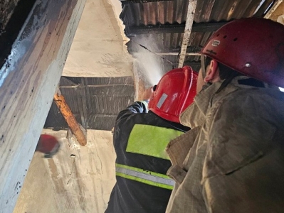 Ձորաղբյուր գյուղում այրվում է տան տանիք