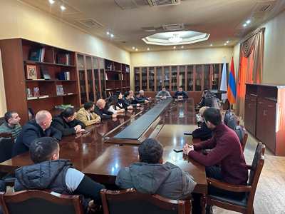 ՀՀԿ-ականները հանդիպել են Արցախից բռնի տեղահանվածների հետ