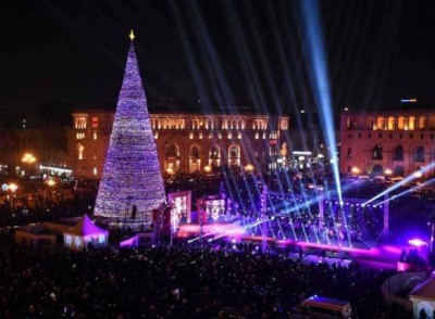 «Փաստ». Երևանի գլխավոր տոնածառի լույսերը կվառեն արցախցի երեխաները