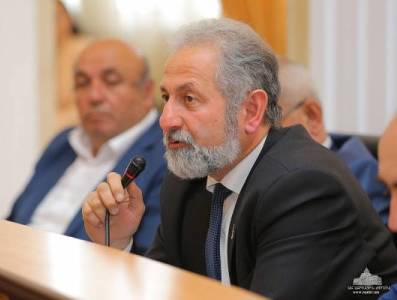 «Հրապարակ». Արցախի խորհրդարանը նիստ է գումարել. ինչո՞ւ են նիստ գումարում, եթե պետք է գաղտնի մնա