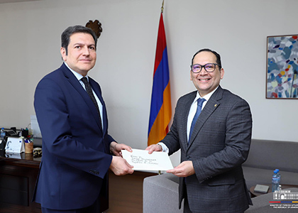 Կոլումբիայի դեսպանն իր հավատարմագրերի պատճենն է հանձնել ՀՀ ԱԳ փոխնախարարին