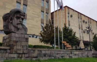 «Հրապարակ». Խրախճանք թաղապետարանում՝ աշխատանքային ժամին