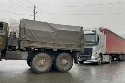 Բեռնատարները քարշակի օգնությամբ են անցել Սյունիքի ճանապարհներով