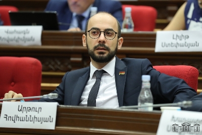 Մեզ ձեր արշինով մի չափեք, էս էն թվերը չի՝ օրենք բերենք, պաշտոնյաների համար բիզնես ստեղծենք․ Հովհաննիսյանը՝ Մինասյանին