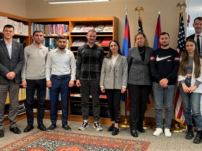 US ambassador to Armenia meets with Karabakh youth, discusses their challenges
