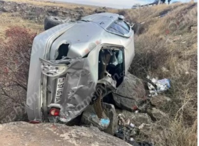 Արագածոտնում Mercedes-ը բախվել է քարերին և հայտնվել ձորում. դպրոցի 5 աշակերտներ հոսպիտալացվել են