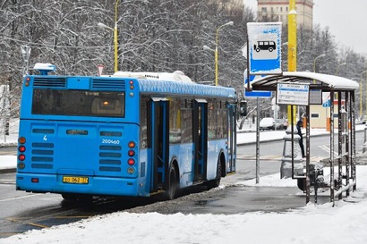 В Москве автобус врезался в светофор: пострадали четыре пассажира