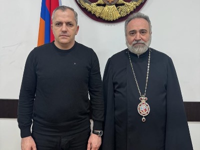Ռումանիոյ հայոց թեմի առաջնորդը հանդիպել է Արցախի նախագահի հետ