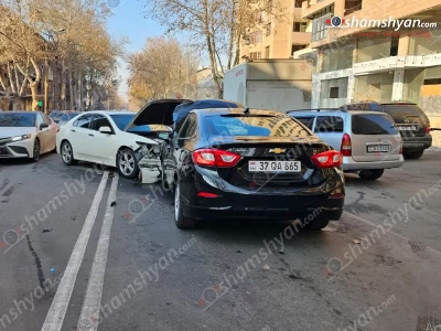 Երևանում բախվել են Volkswagen Touareg-ը, ապա ճակատ ճակատի՝ Chevrolet-ն ու Acura-ն. կա վիրավոր