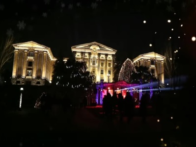 Չարաճճի Գրինչը, ամենաբարի էլֆերն ու Ձմեռ պապը. մի քանի ժամով կբացվեն ԱԺ այգու դռները փոքրիկների համար