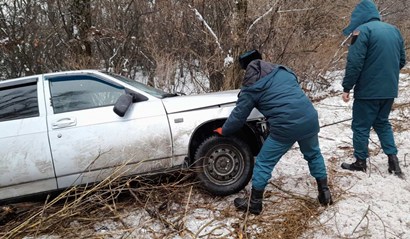 На трассе Ереван-Севан автомобиль врезался в дерево