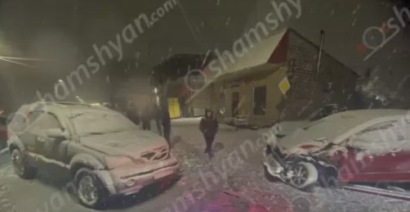 В Ереване столкнулись 2 автомобиля: пострадали 4 человека