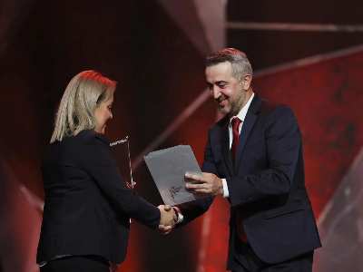 Լուռ, ինքնակենտրոն, առօրյա աղմուկից ու պատվանդաններից հեռու աշխատանք, այս է օրվա հրամայականը. Արա Խզմալյան