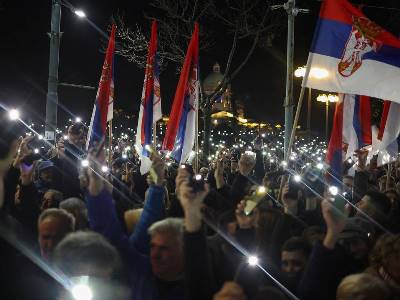 В Сербии более 1,5 тыс. сторонников оппозиции направились к зданию столичного полицейского управления
