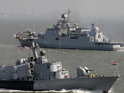 ВМС Индии разместят корабли в Аравийском море после атаки на торговое судно