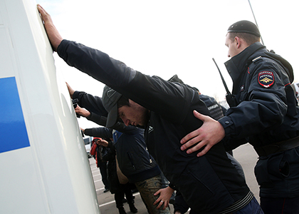 Из России выдворят 40 мигрантов после задержаний в Санкт-Петербурге около 3 тыс. иностранцев