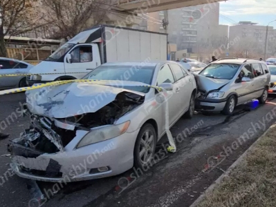 Երևանում բախվել են BMW-ն, Mercedes-ը, Toyota-ն և Opel-ը. վարորդներից մեկը ՊՆ-ի, մյուսը՝ Ոստիկանության ծառայող է