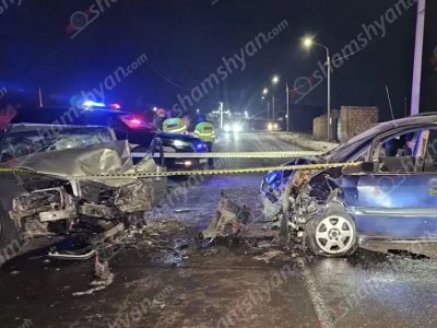 Կոտայքի մարզում բախվել են Mercedes-ն ու Opel-ը. 4 վիրավորներից 2-ը հարազատ եղբայրներ են. ճանապարհը լրիվ փակվել է