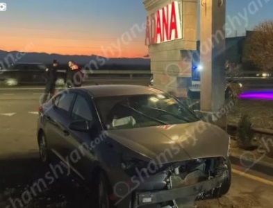 27-ամյա վարորդը Hyundai Elantra-ով հայտնվել է ռեստորանի տարածքում․ կա վիրավոր․ Shamshyan.com