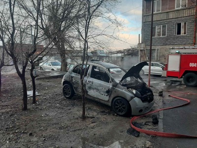 Երևանի Աերացիա թաղամասում «Nissan» մակիշի ավտոմեքենան ամբողջությամբ այրվել է