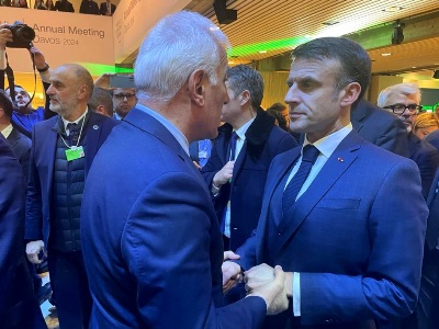 Armenia’s Khachaturyan has brief conversation with France’s Macron