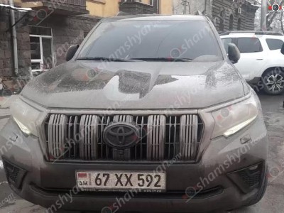 Toyota Land Cruiser Prado-ի վարորդը շրջում էր կեղծ համարանիշներով. Եւս 2 կեղծ համարանիշ էլ պահում էր բեռնախցիկում