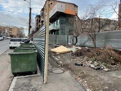 Մայթը սեփականաշնորհված է. այս հատվածով զբոսնելու համար պետք է դուրս գալ փողոց և ընկնել մեքենայի տակ. Նաիրի Սարգսյան