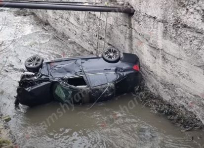 «Բելաջո»-ի դիմաց ավտոմեքենան ընկել է Գետառը. 3 վիրավորներին դուրս են հանել մեծ դժվարությամբ
