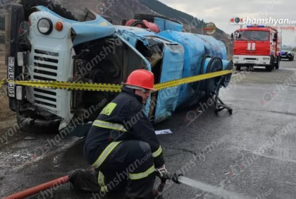 Բախվել են Mercedes-ը, Opel-ն ու «ԳԱԶ-53» բենզատարը․ սկսվել է բենզինի արտահոսք․ կա վիրավոր