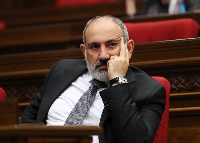 «Հրապարակ». Փաշինյանը հրահանգել է արցախցի գործիչներին «ասֆալտին փռել», շոուներ բեմադրել