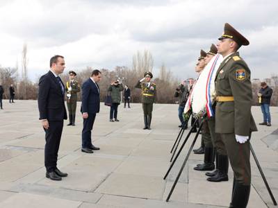 Suren Papikyan, Sebastien Lecornu pay tribute to Armenian Genocide victims (PHOTOS)