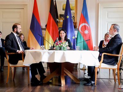 Բեռլինում մեկնարկել է Հայաստանի, Ադրբեջանի եւ Գերմանիայի ԱԳ նախարարների եռակողմ հանդիպումը
