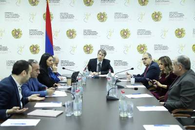 «Հրապարակ». Երբ է նախատեսվում հանրաքվեն. Փաշինյանը հանդիպել է խորհրդի անդամներին