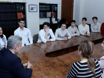 «Դուք եք մեր մշակույթի այսօրվա հիմնասյունը». Դանիել Դանիելյանը հանդիպել է բալետի արտիստներին և մեներգիչներին