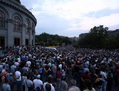 «Հրապարակ». Հանրահավաքը կպառակտի՞, թե՞ կմիավորի