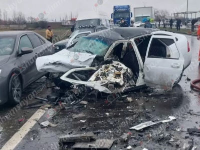 Արմավիրի մարզում բախվել են «Lexus»-ն ու «LADA Priora»-ն. կա 1 զոհ. բժիշկները պայքարում են 3 վիրավորի կյանքի համար