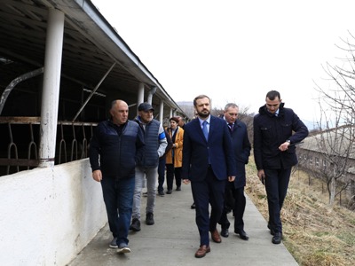 Գևորգ Պապոյանը այցելել է Լոռու մարզի Քարաձոր համայնքում գործող անասնապահական տնտեսություն