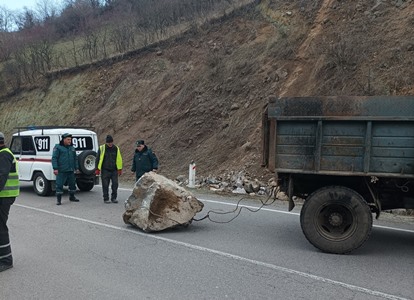 Քարաթափում Վանաձոր-Ալավերդի ավտոճանապարհին. ճանապարհը դարձել է միակողմանի երթևեկելի