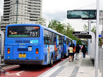 Yonhap: водители автобусов в Сеуле объявили забастовку