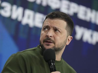 Зеленский: 75% американской помощи остается в США