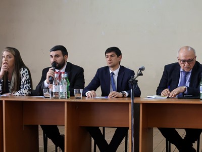 ՔՊ-ականները Արագածոտնի մարզում հանդիպել են արցախցիներին, ներկայացրել նրանց բնակարանային ապահովման ծրագրի մանրամասները