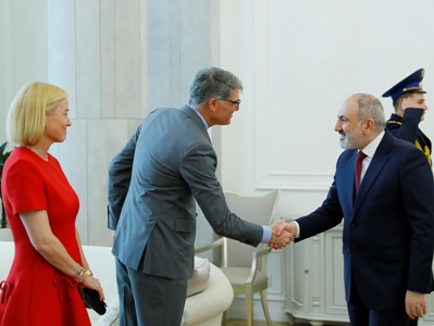 Այսօր բարերար Տիգրան Իզմիրլյանին ՀՀ ազգային հերոսի կոչում կշնորհվի, Փաշինյանն ընդունել է նրա որդուն