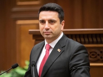 Ален Симонян опубликовал карту Армении, затем заменил ее другой, где «анклавы» являются территорией Азербайджана