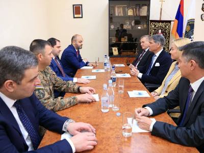 Սուրեն Պապիկյանն ու բարերար Տիգրան Իզմիրլյանի որդին քննարկել են համագործակցությանն առնչվող հարցեր