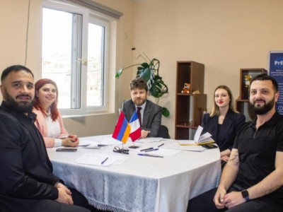 ՀՀ-ում Ֆրանսիայի դեսպանը հանդիպել է «Նոր սերունդ» ՀԿ-ի հետ և քննարկել ԼԳԲՏ+ անձանց իրավունքները
