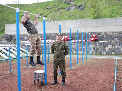 Պապիկյանը հետևել է ԶՈՒ բարձրագույն և ավագ սպայական կազմերի խմբի ատեստավորման գործընթացին