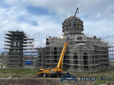 Ադրբեջանցիները քանդել են Շուշիի Ղազանչեցոց տաճարի խաչաձև լուսամուտն և պատկերաքանդակը (ֆոտո). Monumentwatch
